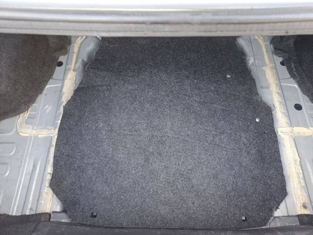 toyota-belta-2006-big-13
