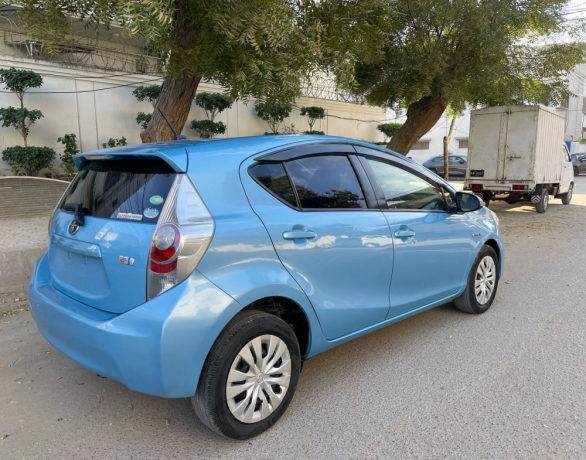toyota-aqua-big-7