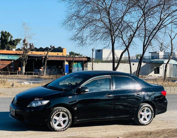 toyota-corolla-2011-big-16