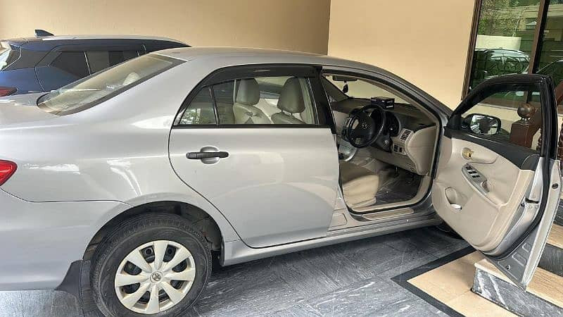 toyota-corolla-gli-2013-big-5
