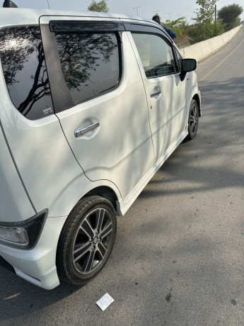 suzuki-wagon-r-hybrid-stingray-20212024-big-5