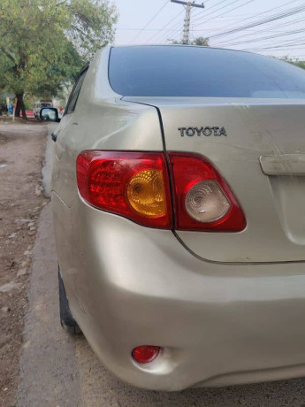 toyota-corolla-gli-2009-big-9