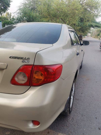 toyota-corolla-gli-2009-big-10