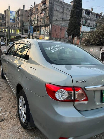 toyota-corolla-gli-2012-big-9