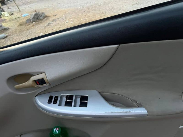 toyota-corolla-gli-2012-big-11