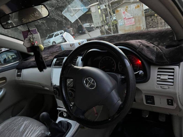 toyota-corolla-gli-2012-big-8