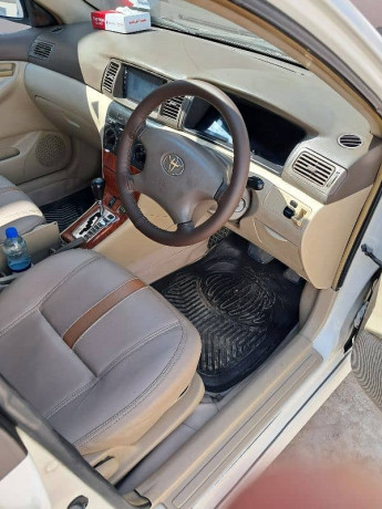 toyota-corolla-altis-2005-big-3