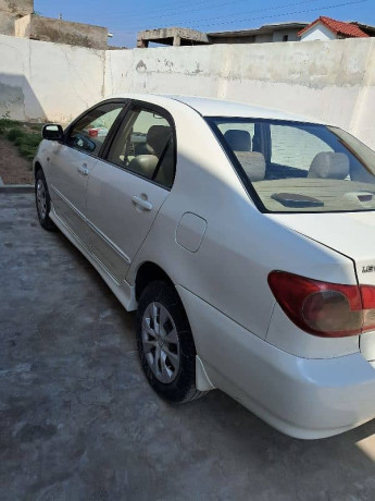 toyota-corolla-altis-2005-big-10