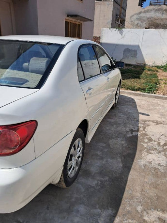 toyota-corolla-altis-2005-big-8