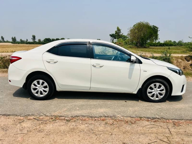 toyota-corolla-gli-2016-big-2