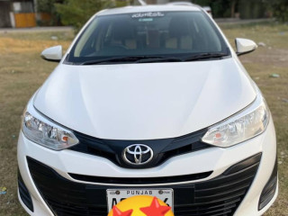 toyota-yaris-2021