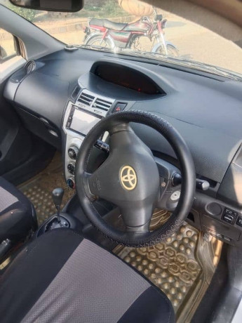toyota-vitz-2009-big-3