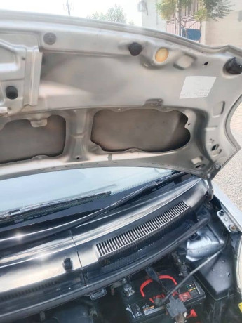 toyota-vitz-2009-big-5