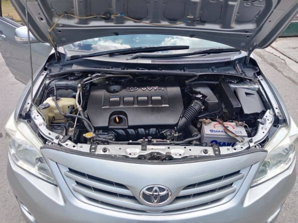 toyota-corolla-altis-2011-big-6