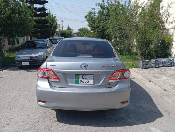 toyota-corolla-altis-2011-big-2