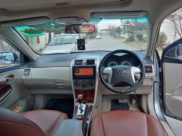 toyota-corolla-altis-2011-big-5