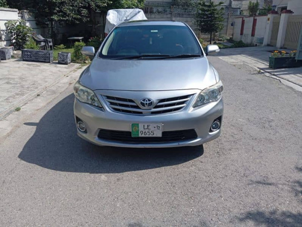 toyota-corolla-altis-2011-big-0