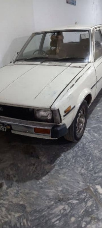 toyota-corolla-xe-1981-big-2