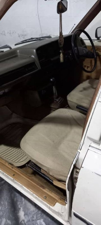 toyota-corolla-xe-1981-big-9