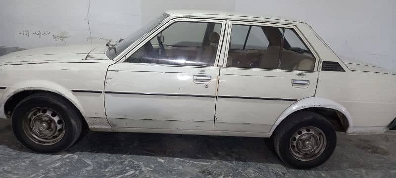 toyota-corolla-xe-1981-big-0