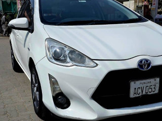toyota-aqua-2016