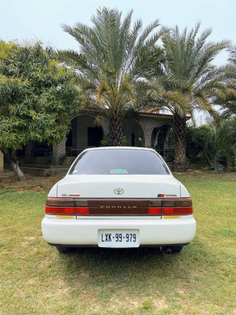 toyota-corolla-gl-model-1999-big-0