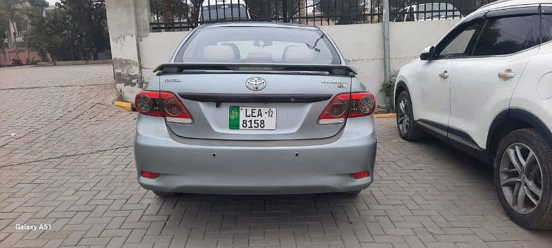 toyota-corolla-gli-2012-big-1