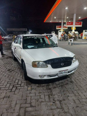 suzuki-baleno-2005-big-0