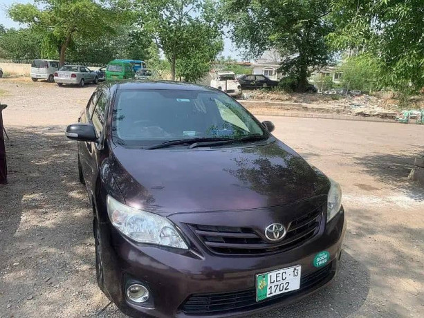 toyota-corolla-gli-2013-big-0