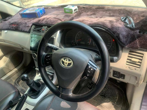toyota-corolla-gli-2013-big-1