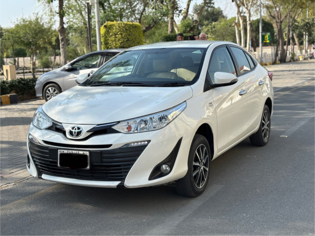 toyota-yaris-15-ativ-x-big-4