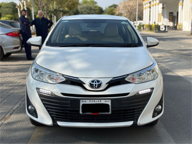 toyota-yaris-15-ativ-x-big-3