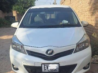 toyota-vitz-2012-15