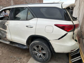 toyota-fortuner-2021