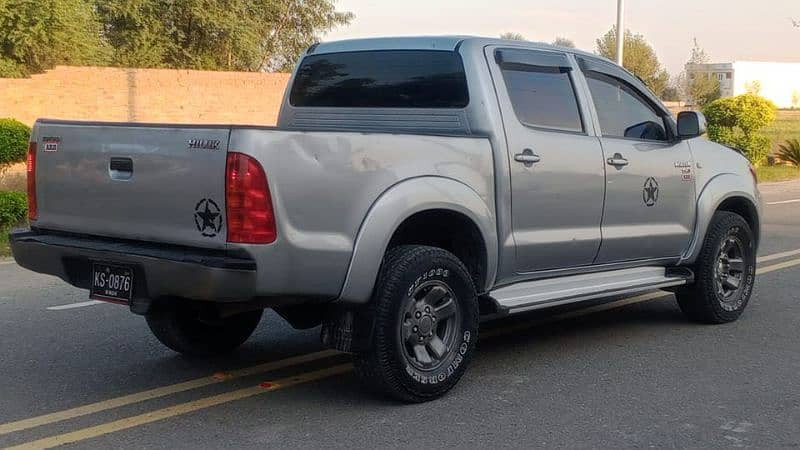 toyota-hilux-2011-big-2