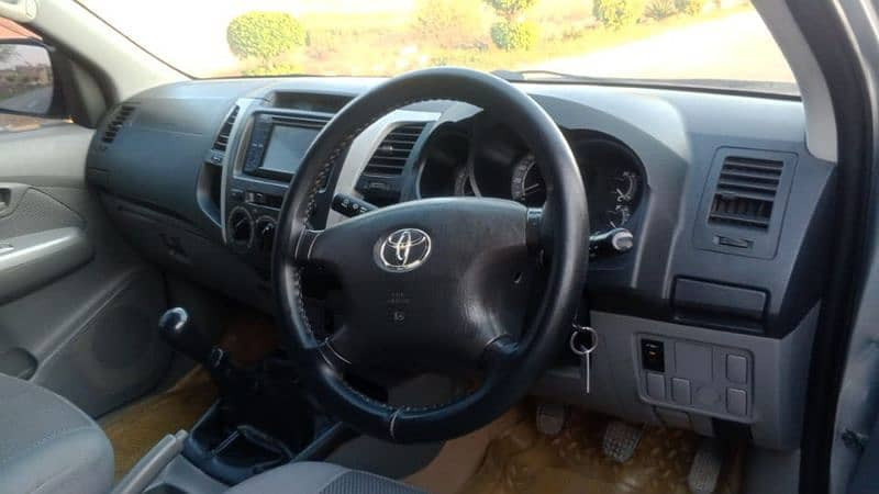 toyota-hilux-2011-big-1