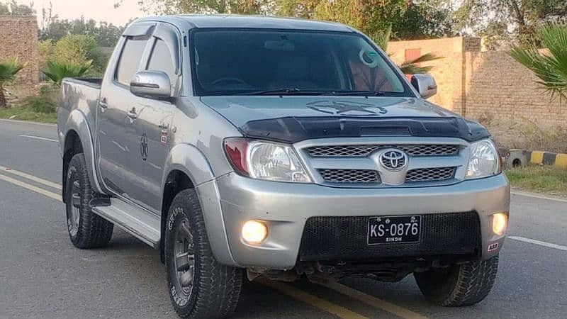 toyota-hilux-2011-big-0