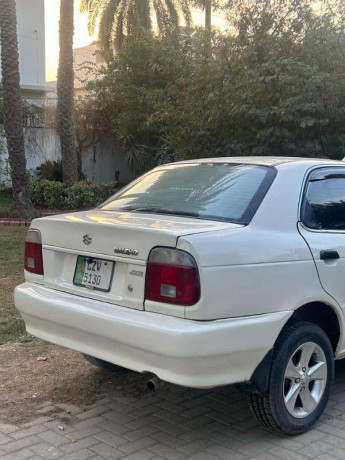 suzuki-baleno-2005-big-5
