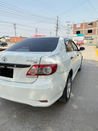 toyota-corolla-xli-2011-big-3