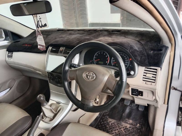 toyota-corolla-gli-2010-big-3