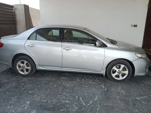 toyota-corolla-gli-2010-big-1