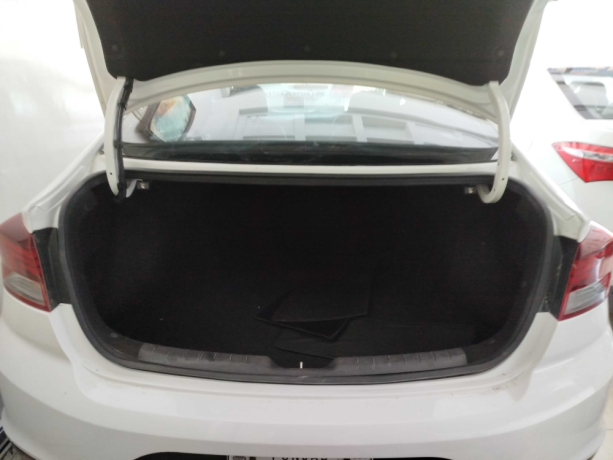 hyundai-elantra-big-7