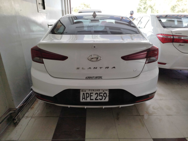 hyundai-elantra-big-6