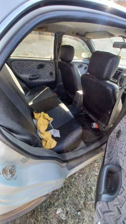 suzuki-baleno-1999-big-5