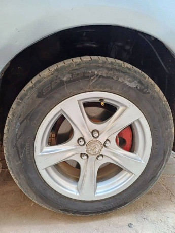toyota-corolla-gli-2013-big-7