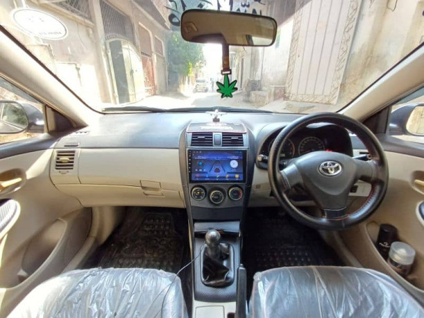 toyota-corolla-gli-2013-big-13