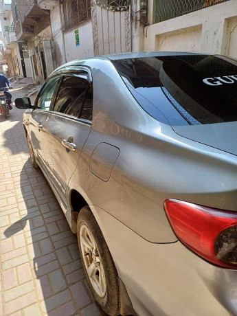 toyota-corolla-gli-2013-big-6