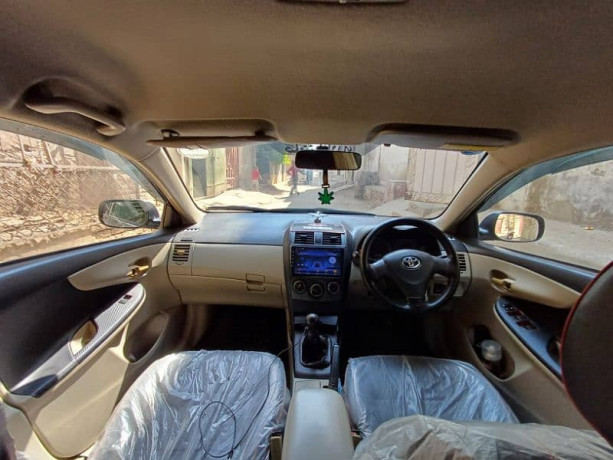 toyota-corolla-gli-2013-big-12