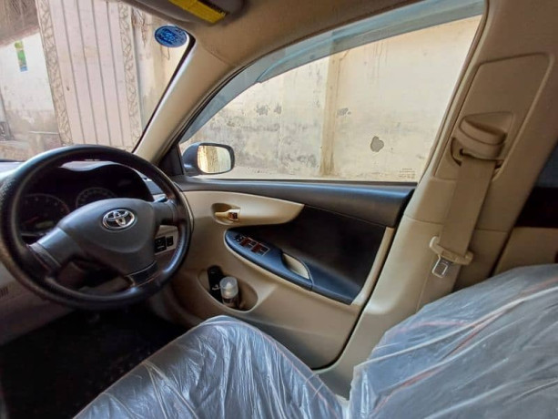 toyota-corolla-gli-2013-big-14