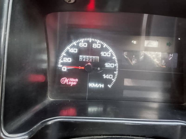 suzuki-mehran-vxr-2011-big-3